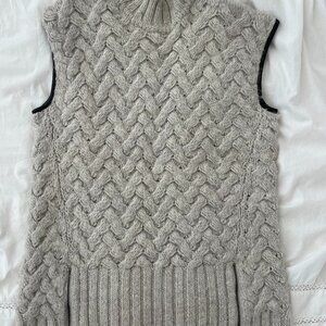 sleeveless  chunky sweater hand knit club monaco